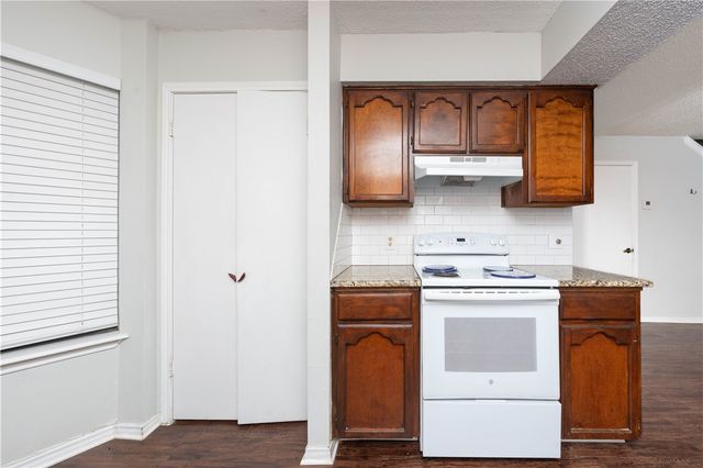4010 Oak Bay Dr E, Corpus Christi, TX 78413
