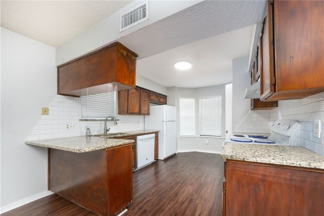 4010 Oak Bay Dr E, Corpus Christi, TX 78413