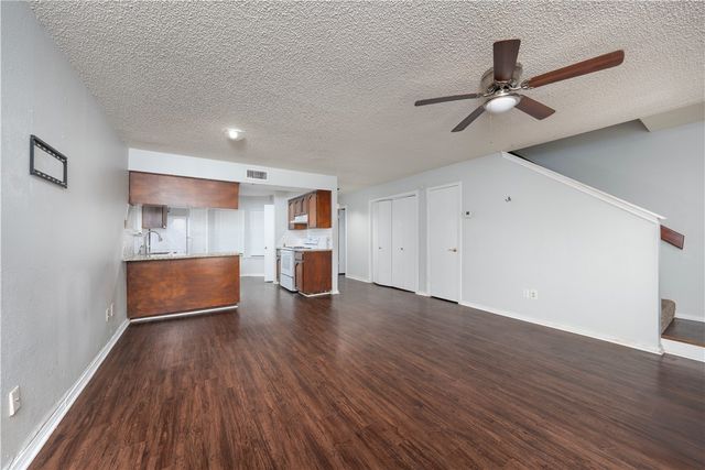 4010 Oak Bay Dr E, Corpus Christi, TX 78413