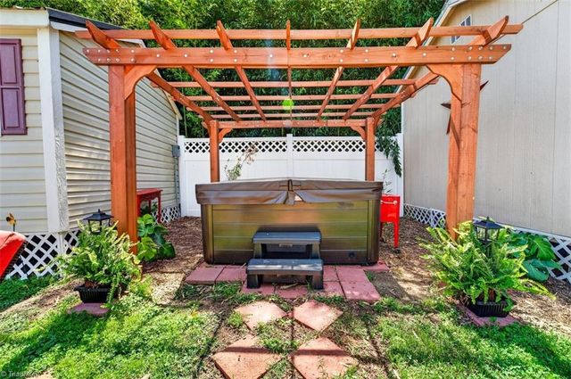157 Center Court, Eden, NC 27288