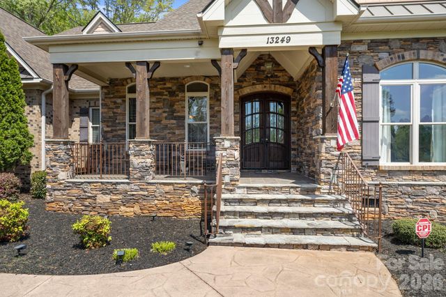 13249 Belle Grove Manor Lane, Matthews, NC 28105