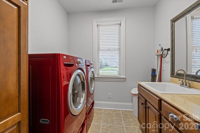 13249 Belle Grove Manor Lane, Matthews, NC 28105