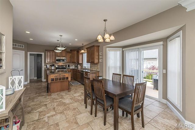 977 Bentley Park Circle, O'fallon, MO 63368