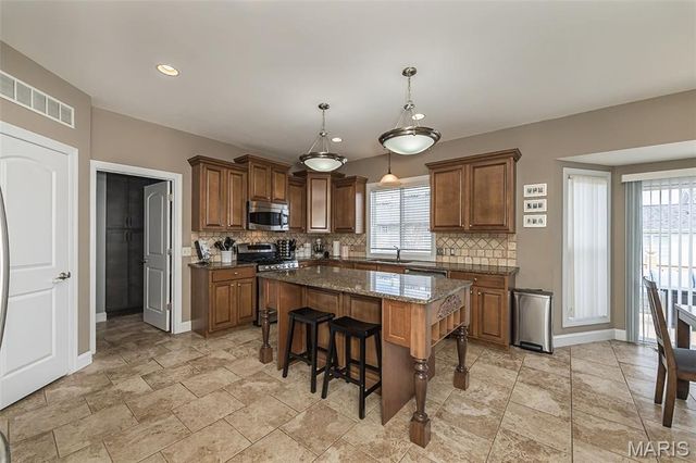 977 Bentley Park Circle, O'fallon, MO 63368