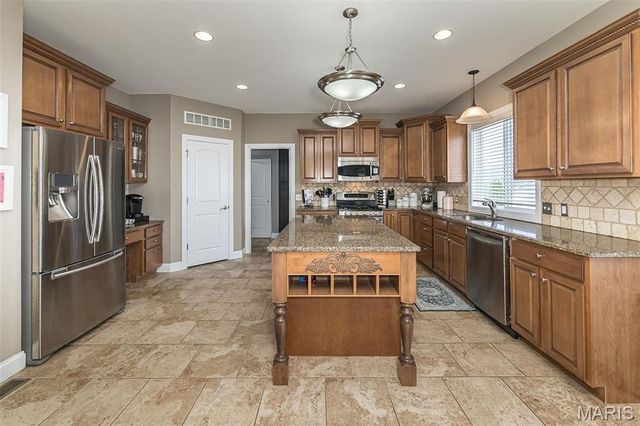 977 Bentley Park Circle, O'fallon, MO 63368