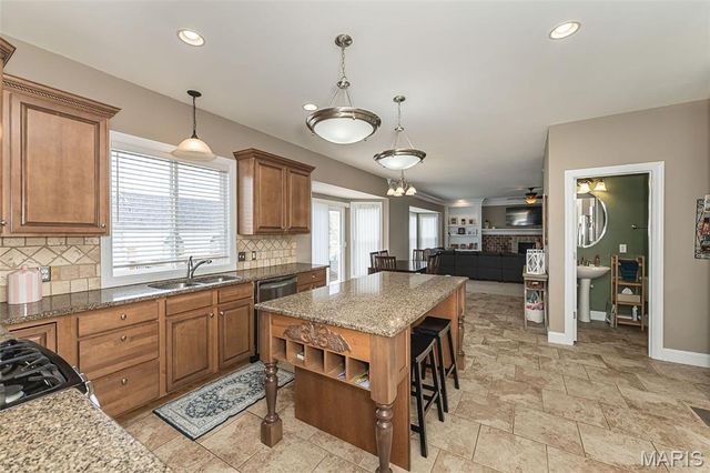 977 Bentley Park Circle, O'fallon, MO 63368