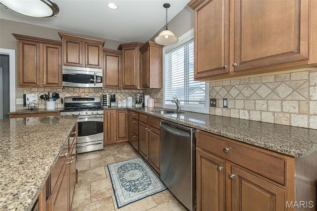 977 Bentley Park Circle, O'fallon, MO 63368