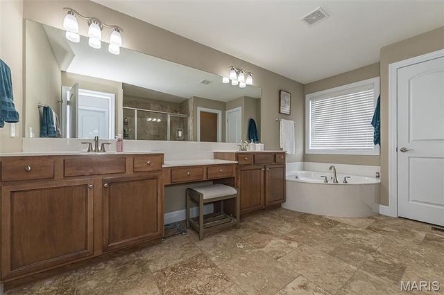 977 Bentley Park Circle, O'fallon, MO 63368