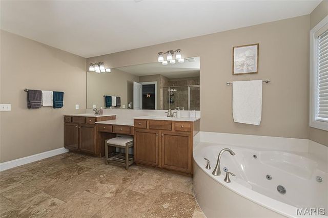 977 Bentley Park Circle, O'fallon, MO 63368