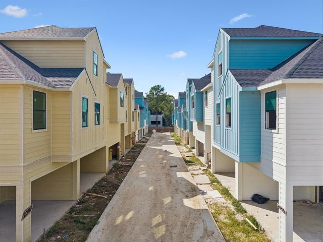 2031 Oak Forest Drive A-B, Houston, TX 77018