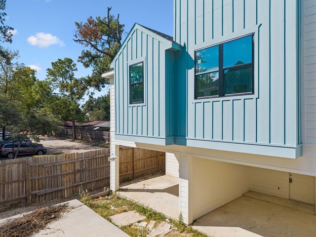 2031 Oak Forest Drive A-B, Houston, TX 77018