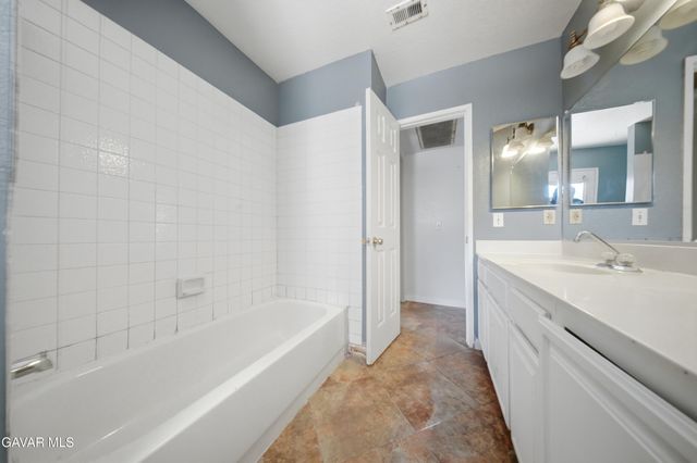 2240 Moonlight Court, Palmdale, CA 93550