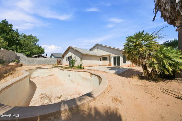 2240 Moonlight Court, Palmdale, CA 93550