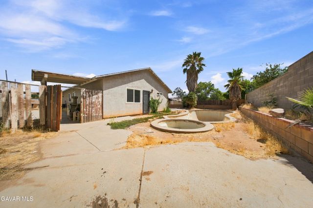 2240 Moonlight Court, Palmdale, CA 93550