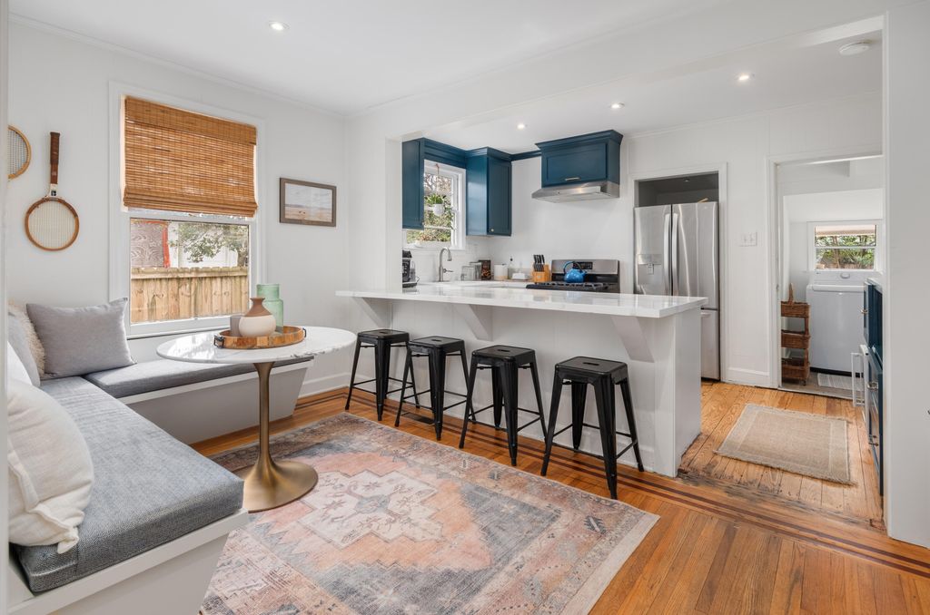 Image 10 of property listing at 106 Hickory Street, Charleston, SC 29407