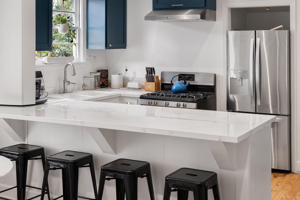 Image 11 of property listing at 106 Hickory Street, Charleston, SC 29407