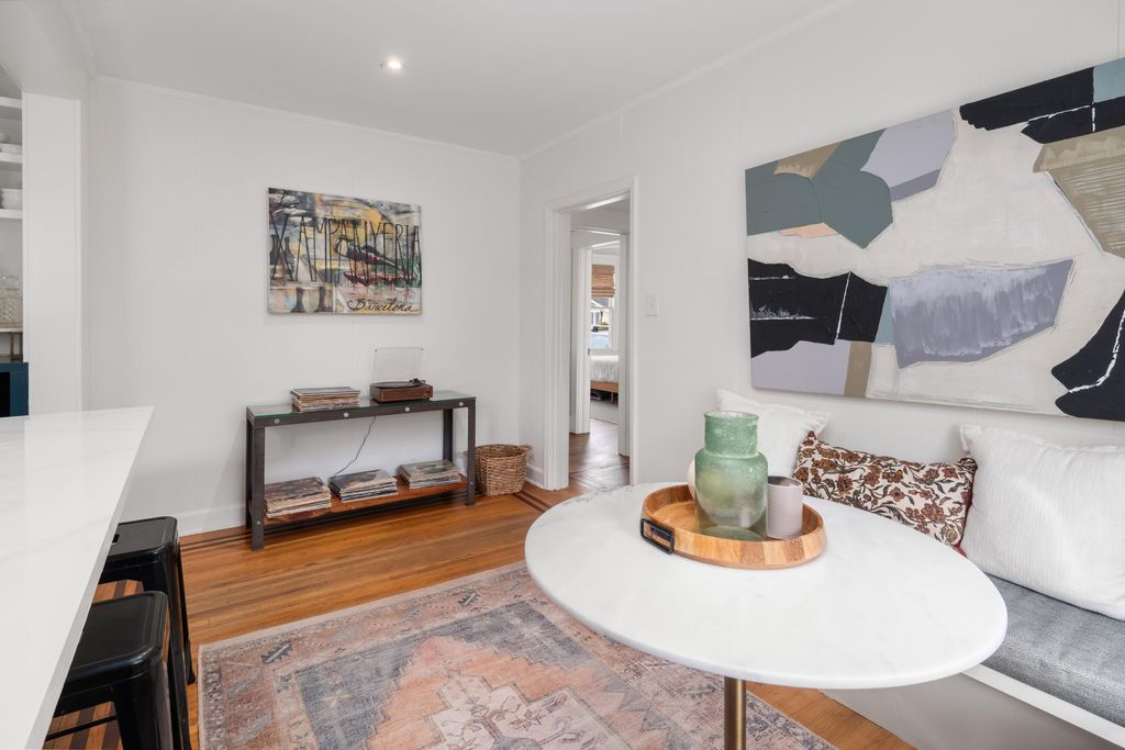 Image 13 of property listing at 106 Hickory Street, Charleston, SC 29407