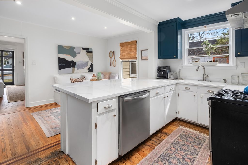 Image 16 of property listing at 106 Hickory Street, Charleston, SC 29407