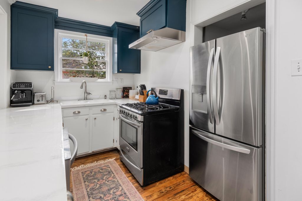 Image 17 of property listing at 106 Hickory Street, Charleston, SC 29407