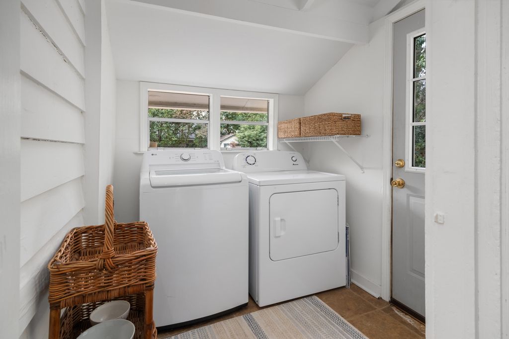 Image 26 of property listing at 106 Hickory Street, Charleston, SC 29407