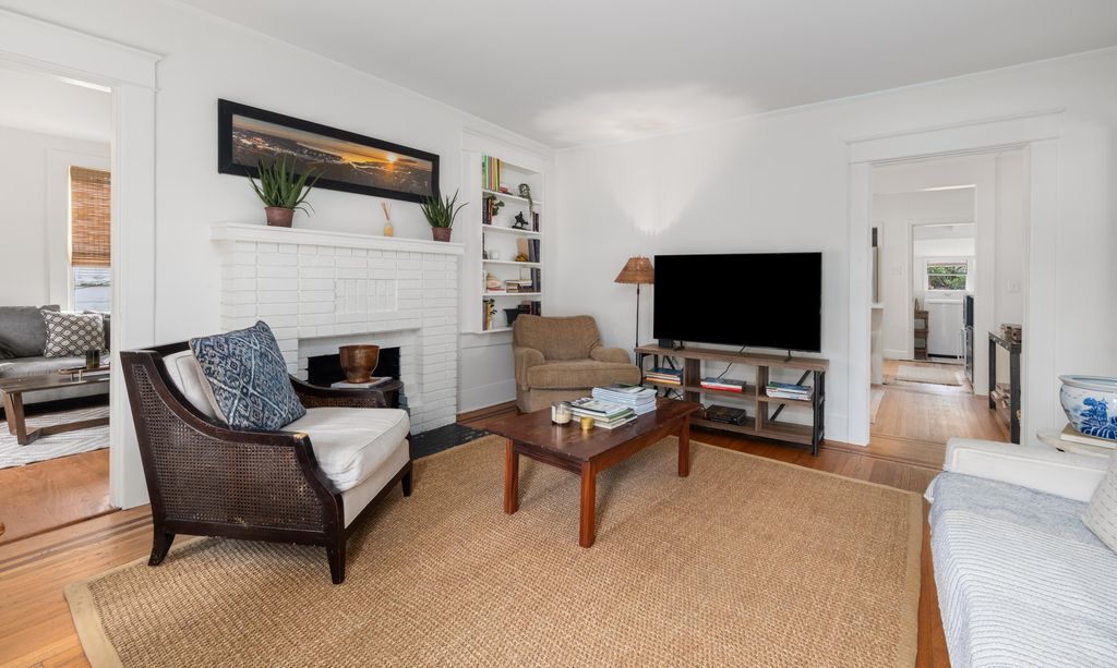 Image 3 of property listing at 106 Hickory Street, Charleston, SC 29407