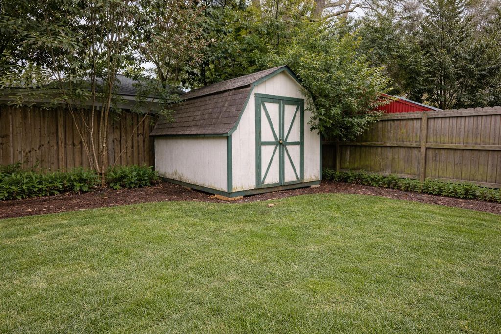 Image 30 of property listing at 106 Hickory Street, Charleston, SC 29407