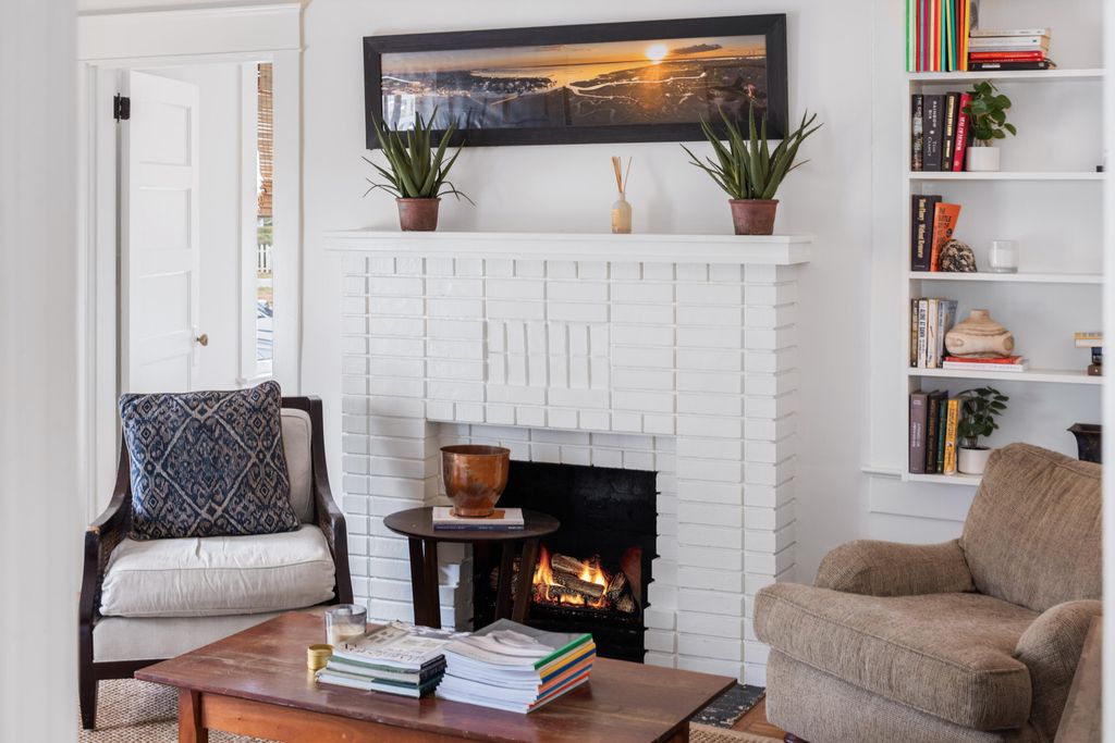 Image 4 of property listing at 106 Hickory Street, Charleston, SC 29407