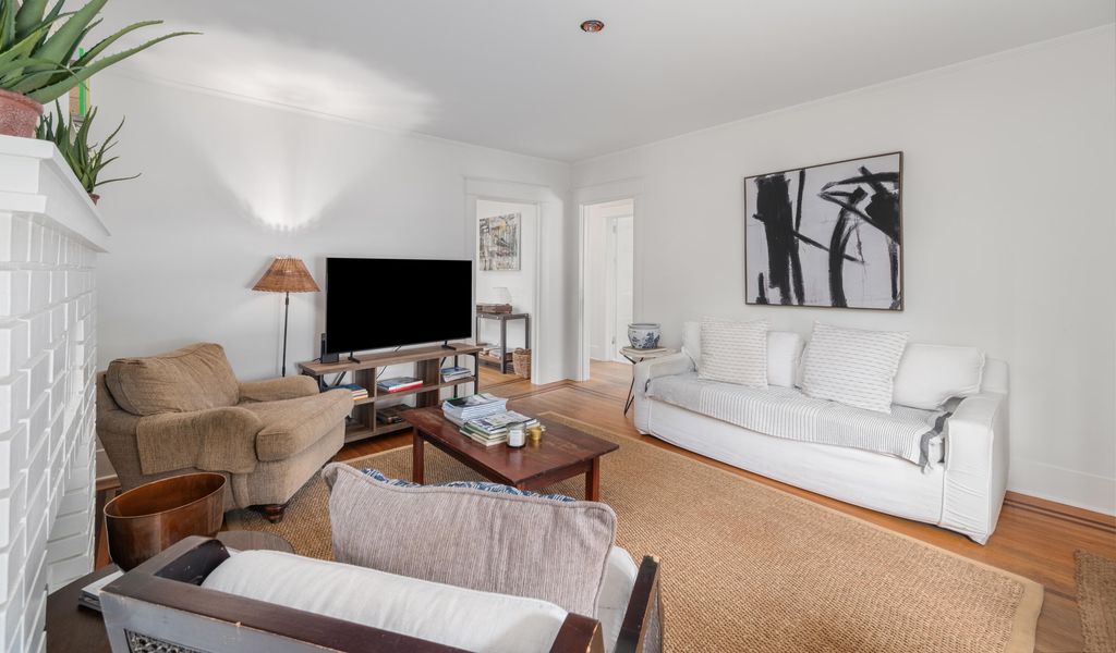 Image 5 of property listing at 106 Hickory Street, Charleston, SC 29407