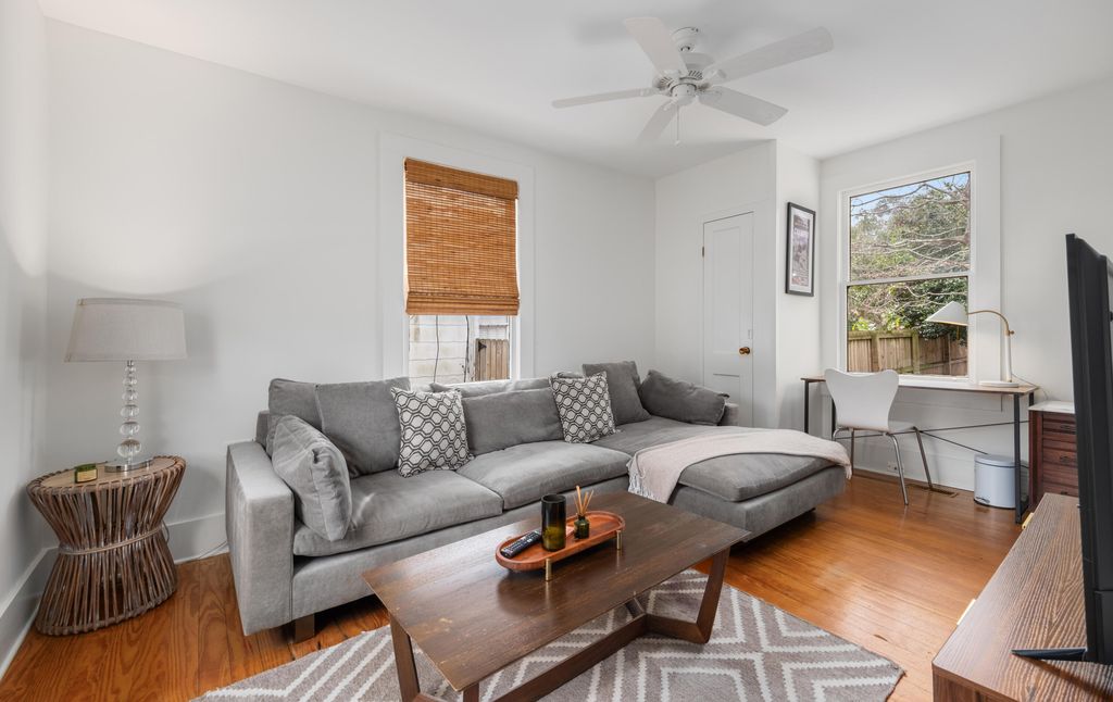 Image 6 of property listing at 106 Hickory Street, Charleston, SC 29407