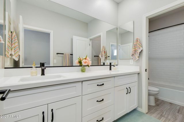 169 E BALSAM Drive, Chandler, AZ 85286