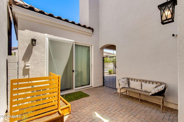 169 E BALSAM Drive, Chandler, AZ 85286