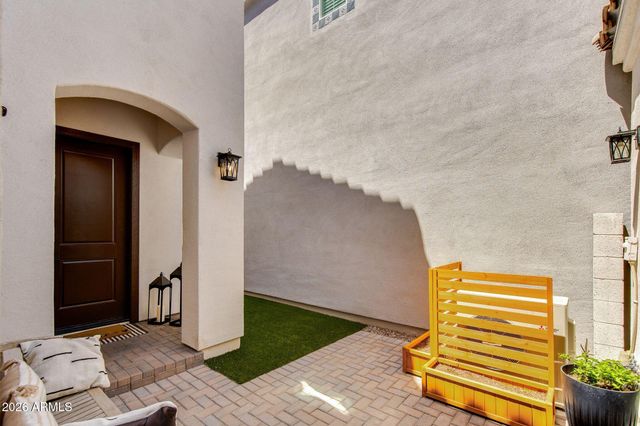 169 E BALSAM Drive, Chandler, AZ 85286