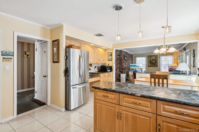 2 Three Pond Road, Smithtown, NY 11787