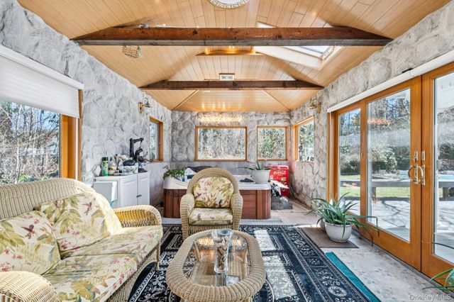 2 Three Pond Road, Smithtown, NY 11787