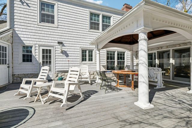 2 Three Pond Road, Smithtown, NY 11787