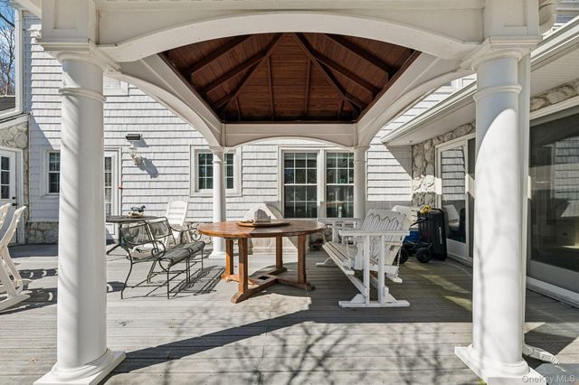 2 Three Pond Road, Smithtown, NY 11787