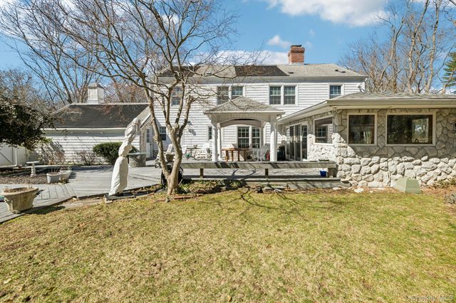 2 Three Pond Road, Smithtown, NY 11787