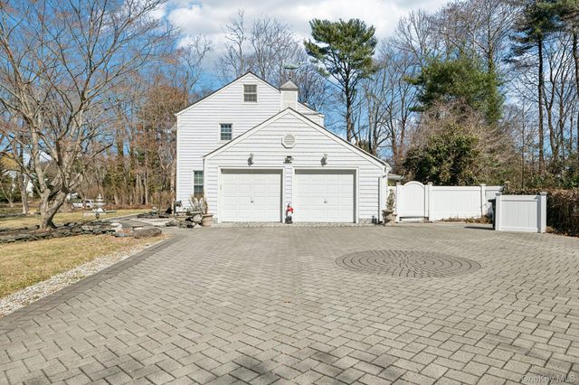 2 Three Pond Road, Smithtown, NY 11787