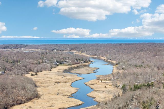 2 Three Pond Road, Smithtown, NY 11787