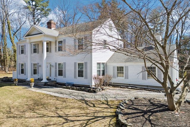 2 Three Pond Road, Smithtown, NY 11787