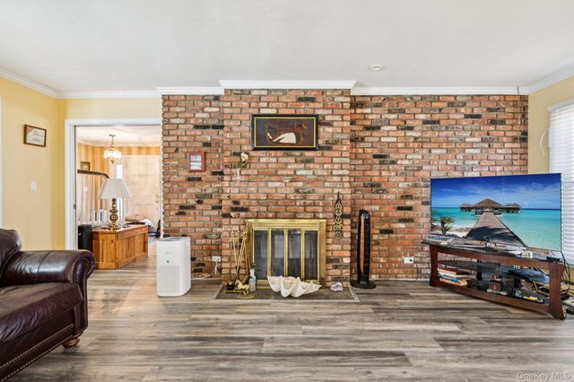 2 Three Pond Road, Smithtown, NY 11787