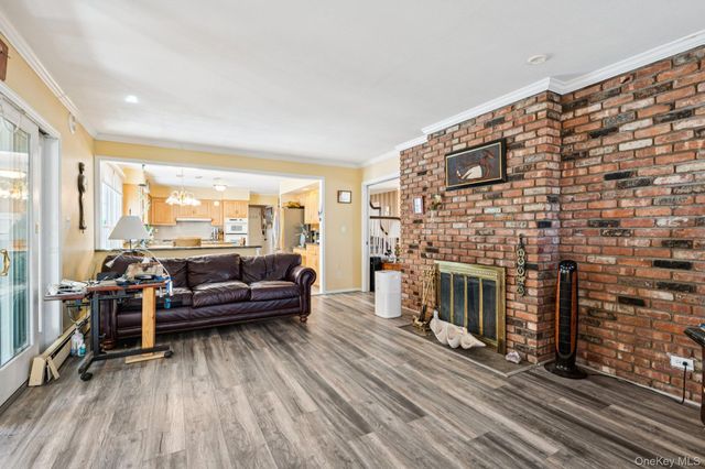 2 Three Pond Road, Smithtown, NY 11787