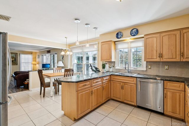 2 Three Pond Road, Smithtown, NY 11787