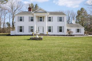 2 Three Pond Road, Smithtown, NY 11787