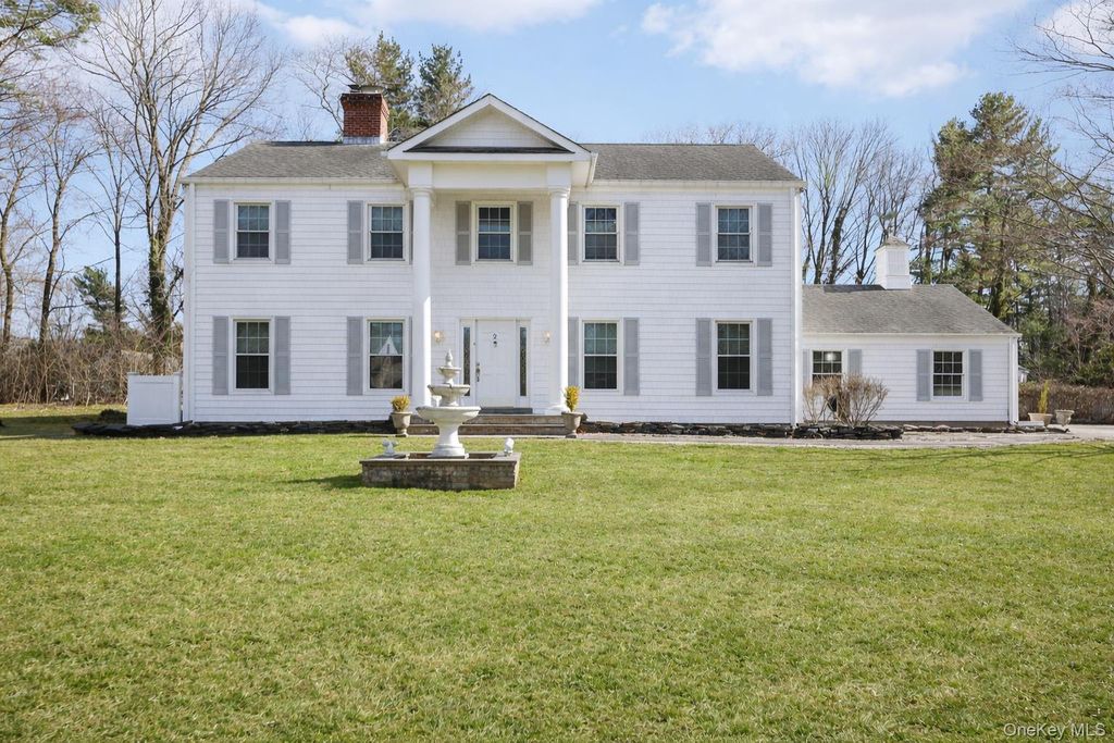 2 Three Pond Road, Smithtown, NY 11787