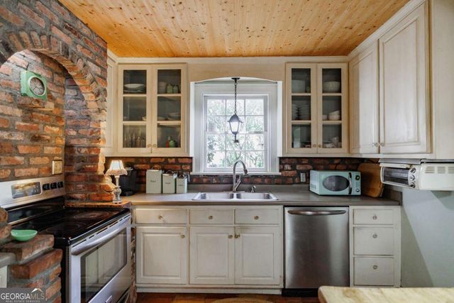 1697 Milledge Avenue, Athens, GA 30605