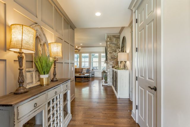 1070 Hideaway Rd, Columbia, TN 38401
