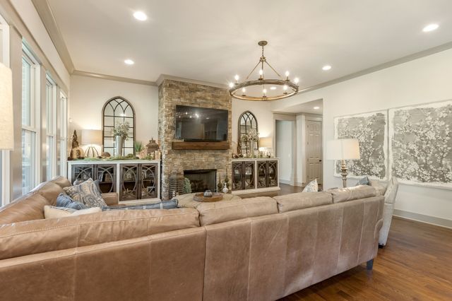 1070 Hideaway Rd, Columbia, TN 38401