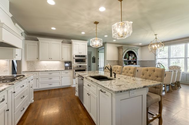 1070 Hideaway Rd, Columbia, TN 38401