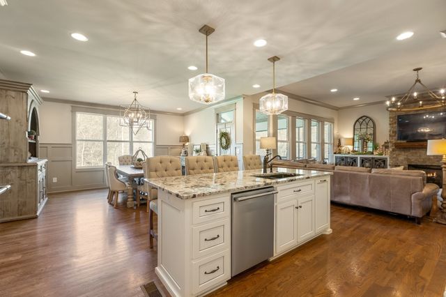 1070 Hideaway Rd, Columbia, TN 38401
